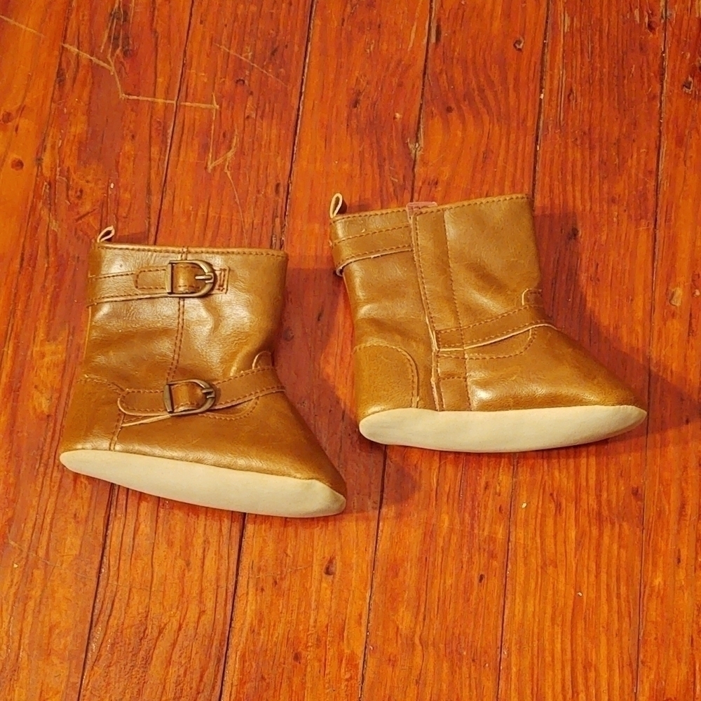 Old Navy Tall Tan Boots Sz 6-12 Months